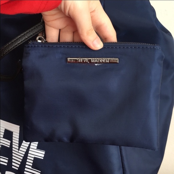 Steve Madden Sporty Style Tote - Picture 3 of 8